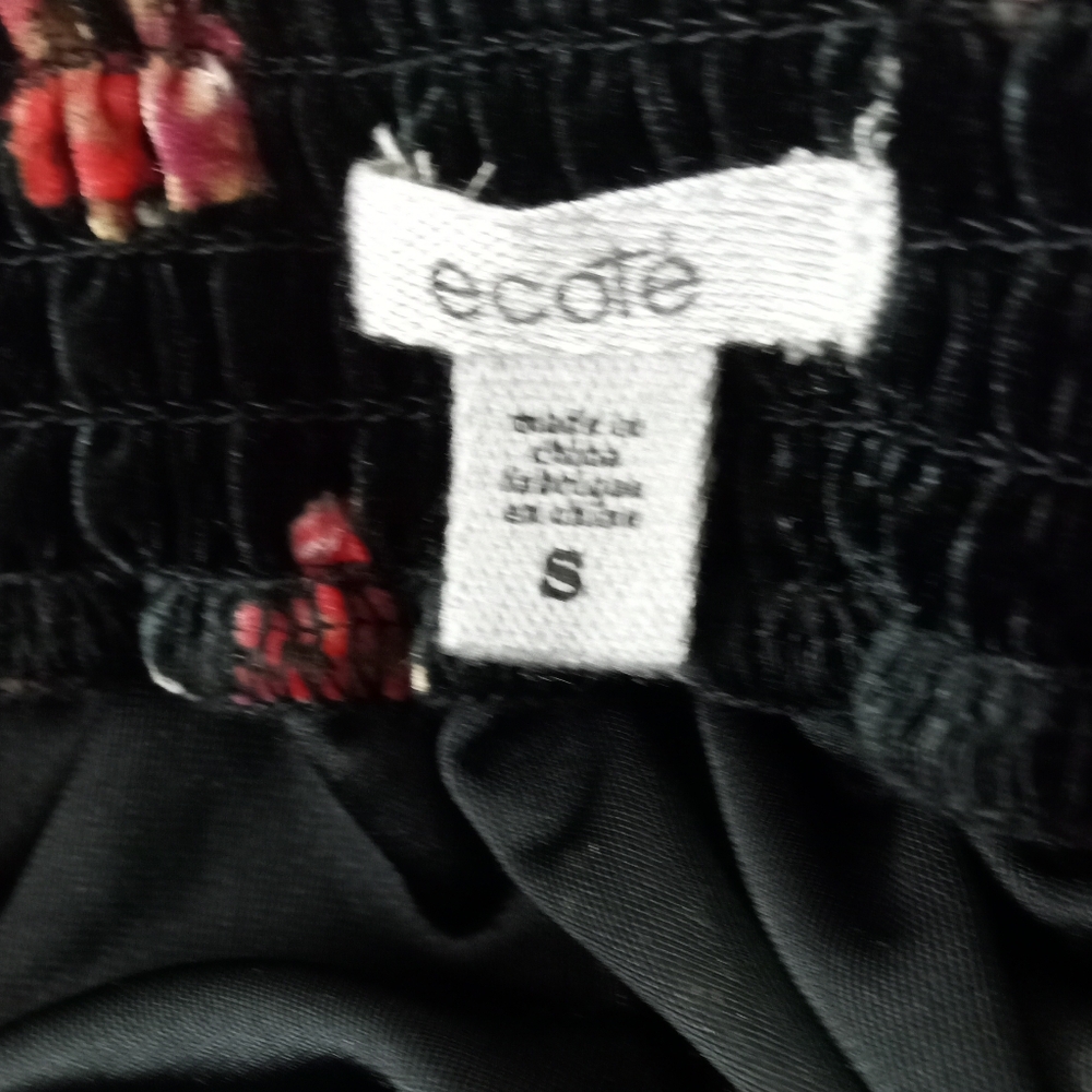Ecote Black Velvet Red Roses Skater Skirt - Size: S - Picture 7 of 7